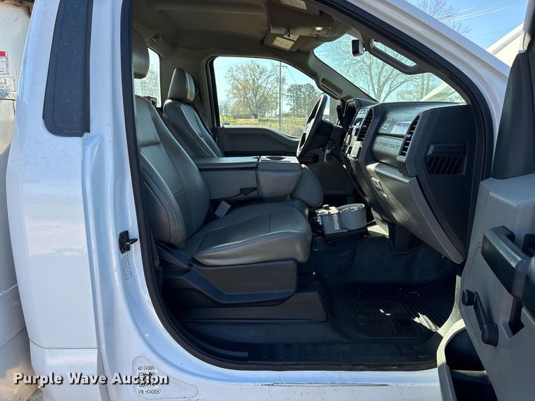 image for item OB9534 2017 Ford F550 bucket truck