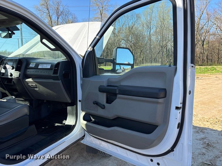 image for item OB9534 2017 Ford F550 bucket truck