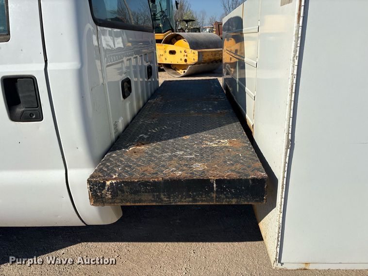 image for item OB9571 2005 Ford F550 SuperDuty utility / service truck