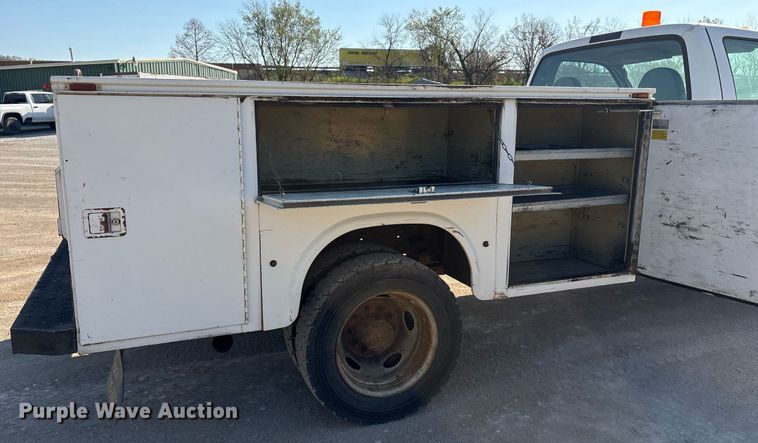 image for item OB9571 2005 Ford F550 SuperDuty utility / service truck