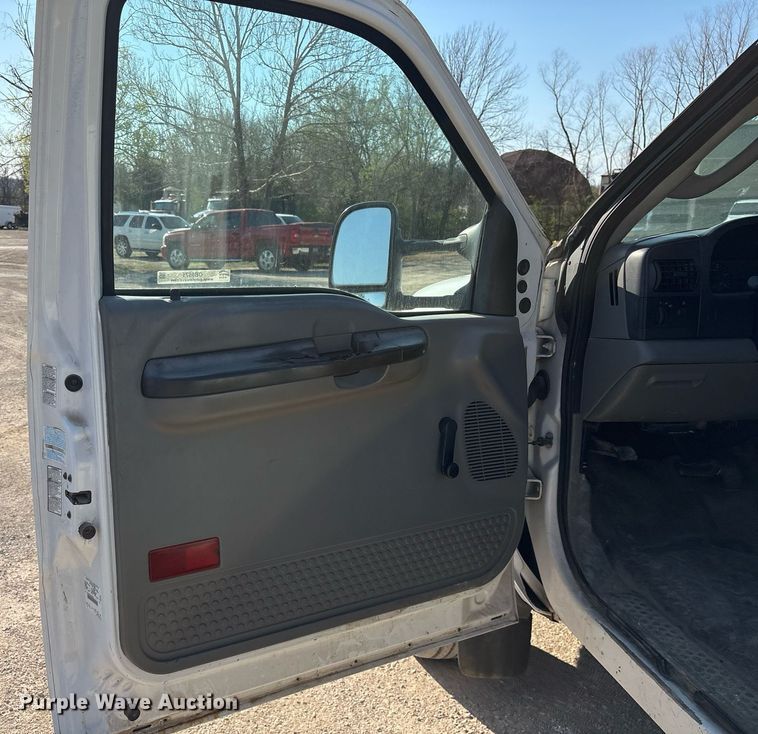 image for item OB9571 2005 Ford F550 SuperDuty utility / service truck