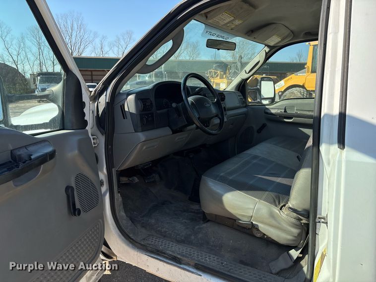 image for item OB9571 2005 Ford F550 SuperDuty utility / service truck