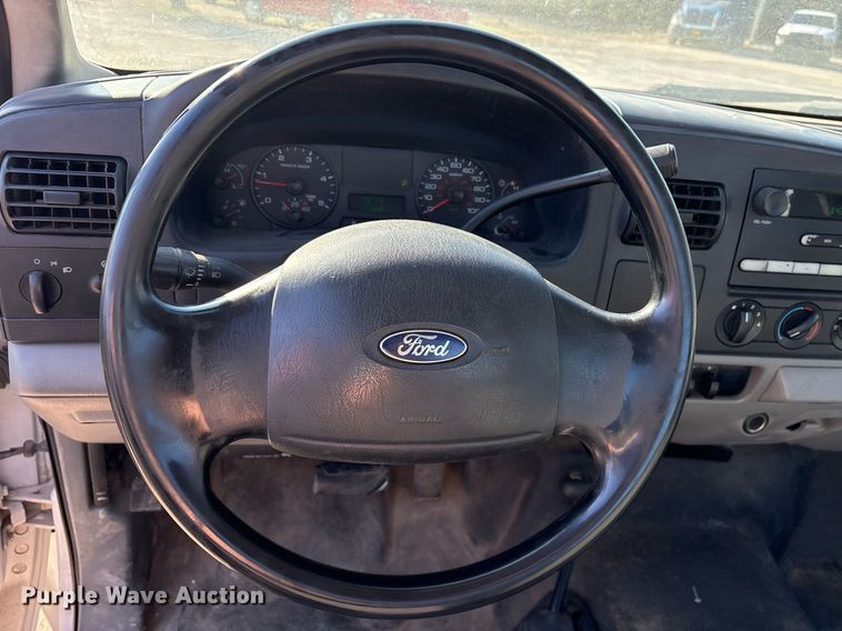 image for item OB9571 2005 Ford F550 SuperDuty utility / service truck
