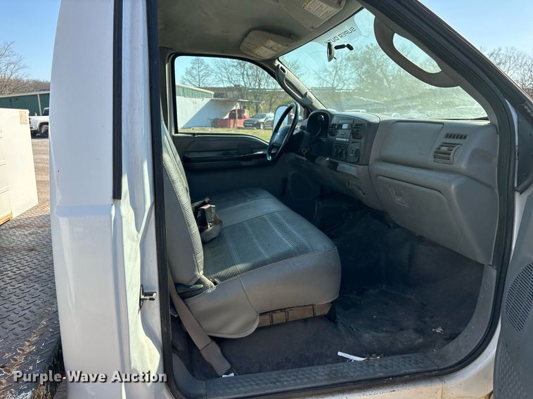 image for item OB9571 2005 Ford F550 SuperDuty utility / service truck