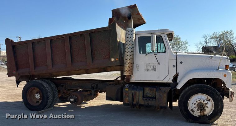 image for item OB9572 1982 International F2575 dump truck