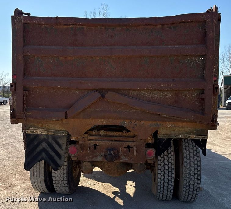 image for item OB9572 1982 International F2575 dump truck
