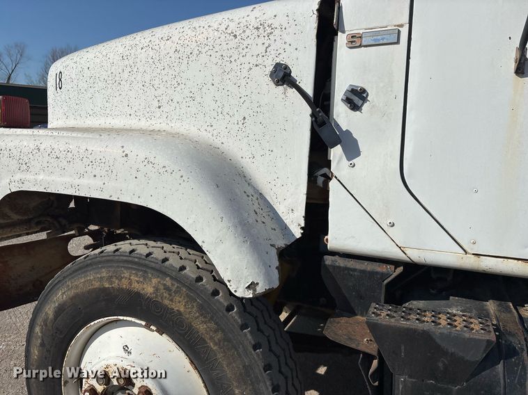 image for item OB9572 1982 International F2575 dump truck