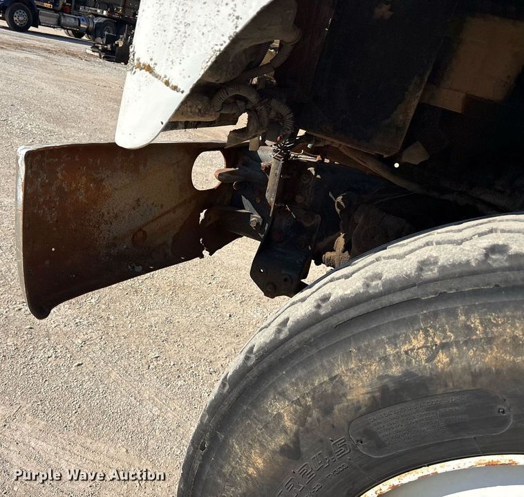 image for item OB9572 1982 International F2575 dump truck