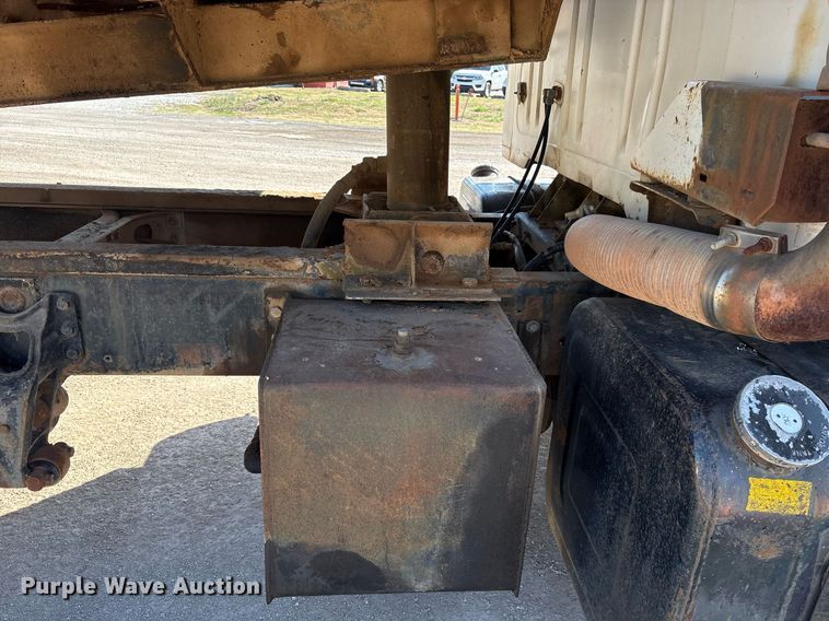 image for item OB9572 1982 International F2575 dump truck