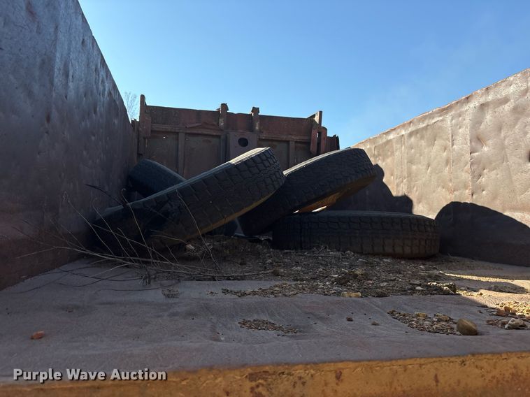 image for item OB9572 1982 International F2575 dump truck