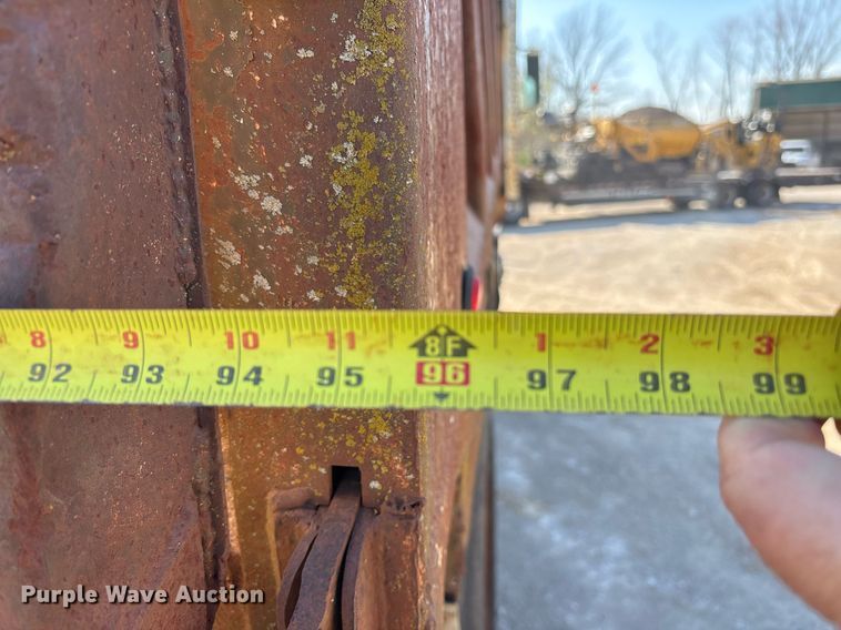 image for item OB9572 1982 International F2575 dump truck