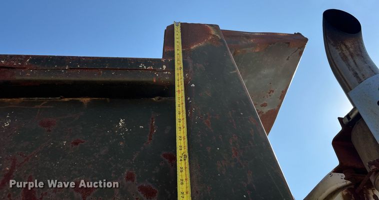 image for item OB9572 1982 International F2575 dump truck