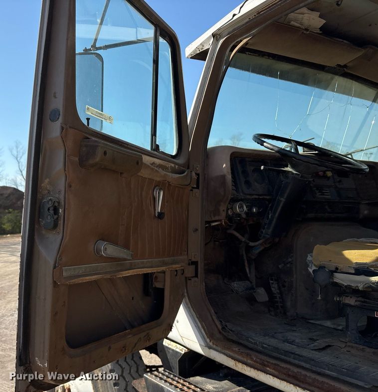 image for item OB9572 1982 International F2575 dump truck