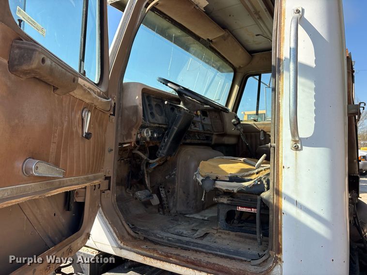 image for item OB9572 1982 International F2575 dump truck