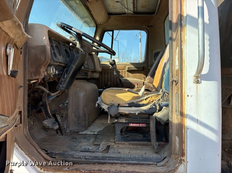 image for item OB9572 1982 International F2575 dump truck