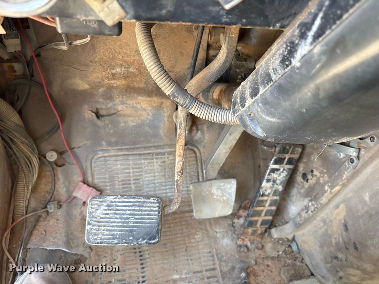 image for item OB9572 1982 International F2575 dump truck