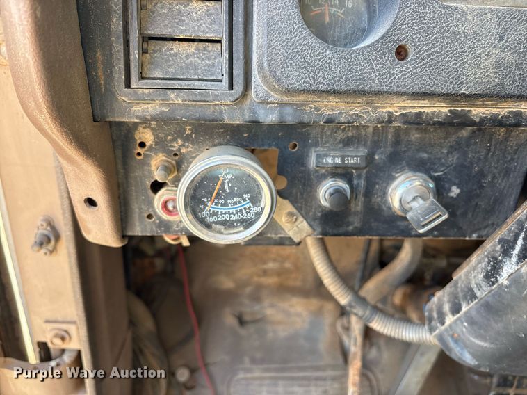 image for item OB9572 1982 International F2575 dump truck