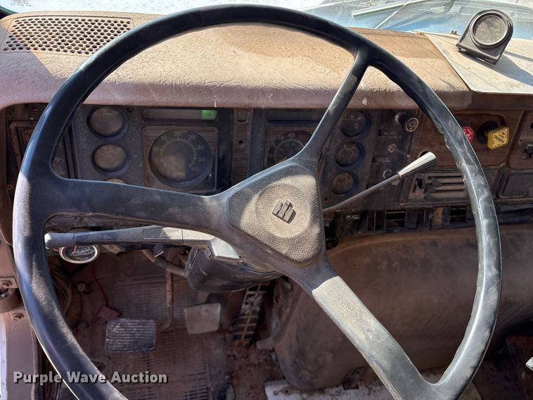 image for item OB9572 1982 International F2575 dump truck