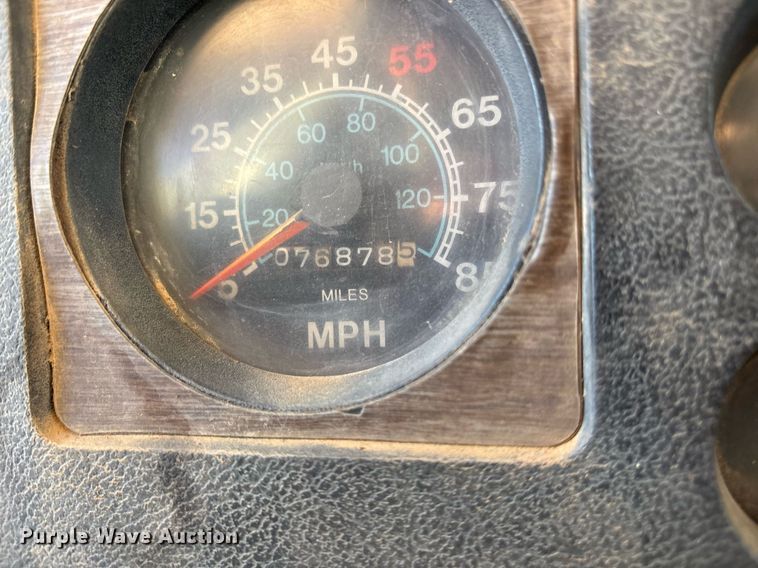 image for item OB9572 1982 International F2575 dump truck