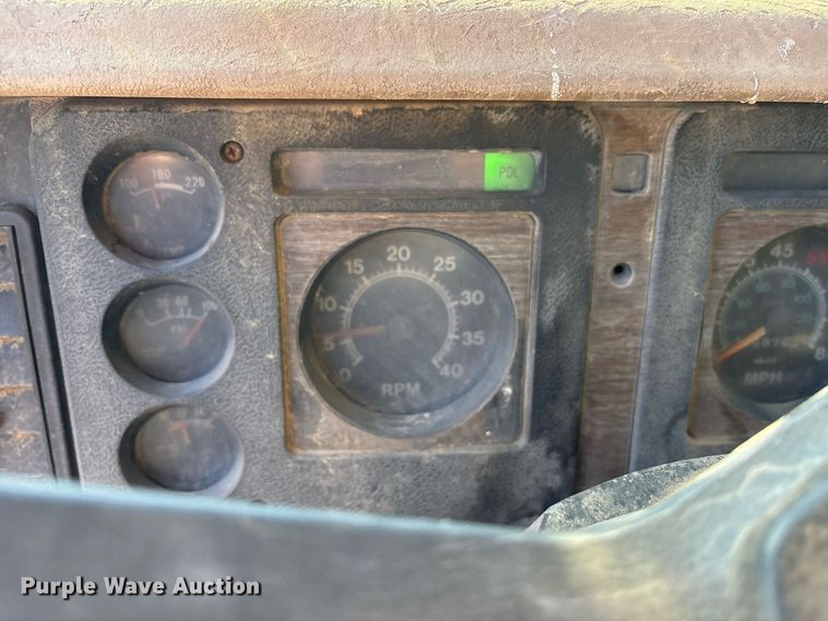 image for item OB9572 1982 International F2575 dump truck