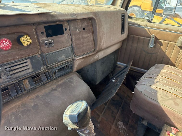 image for item OB9572 1982 International F2575 dump truck