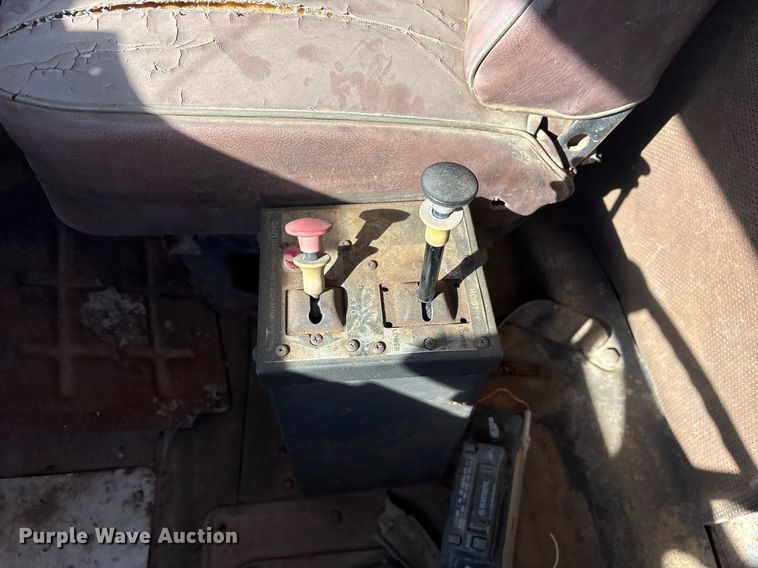 image for item OB9572 1982 International F2575 dump truck