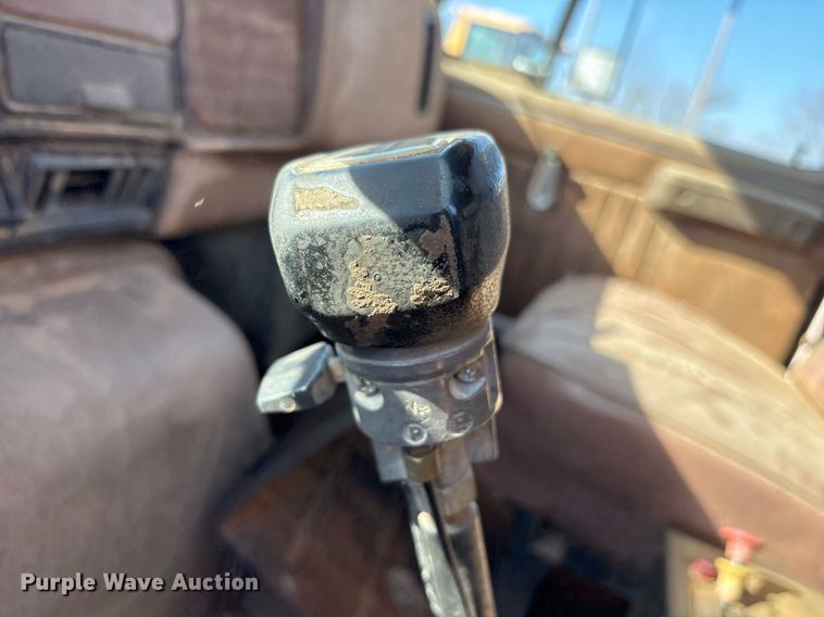 image for item OB9572 1982 International F2575 dump truck