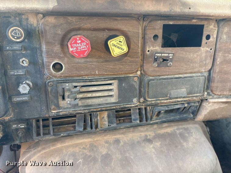 image for item OB9572 1982 International F2575 dump truck