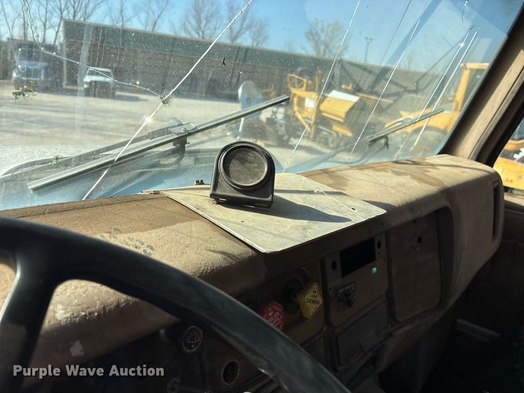 image for item OB9572 1982 International F2575 dump truck