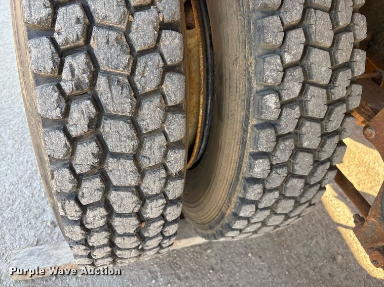 image for item OB9572 1982 International F2575 dump truck