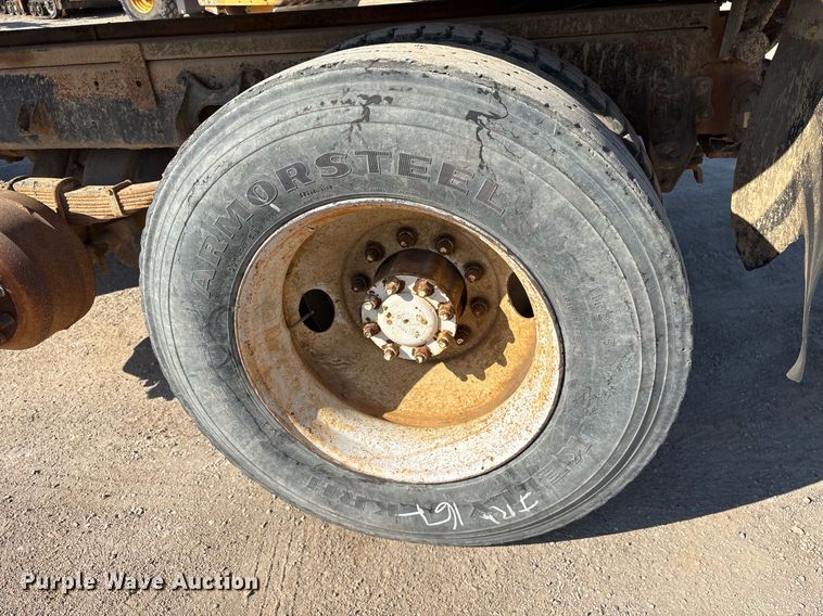 image for item OB9572 1982 International F2575 dump truck