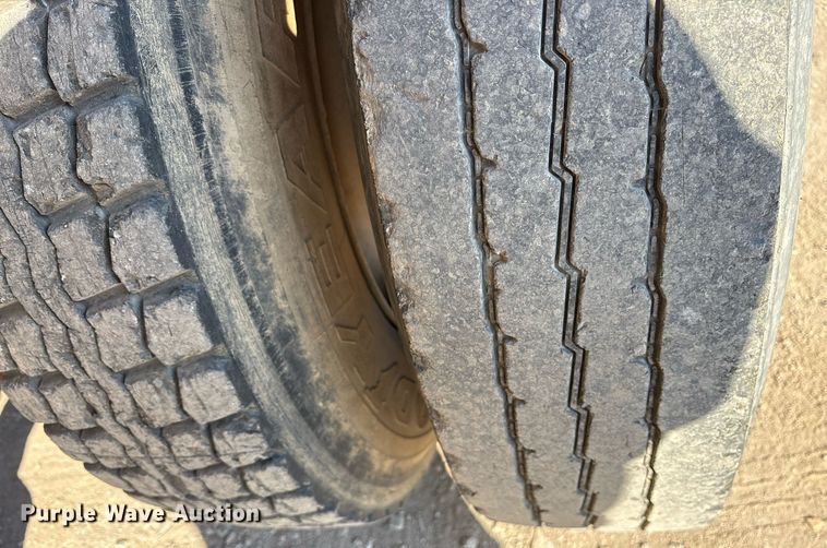 image for item OB9572 1982 International F2575 dump truck