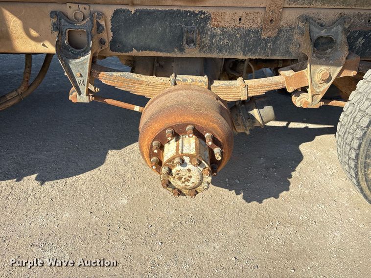 image for item OB9572 1982 International F2575 dump truck