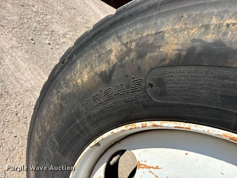 image for item OB9572 1982 International F2575 dump truck