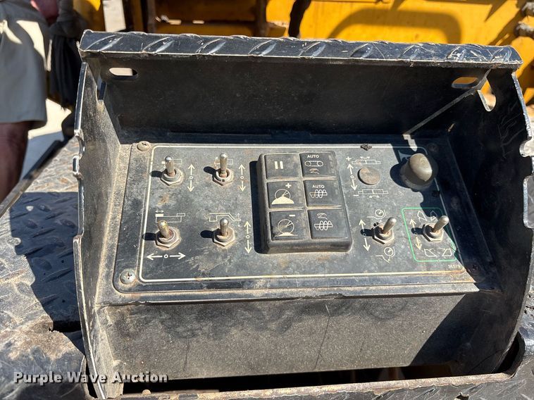 image for item OB9573 Weiler P385 paver