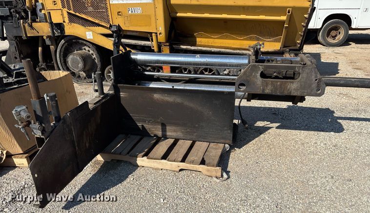image for item OB9577 2004 Caterpillar AP-655C paver
