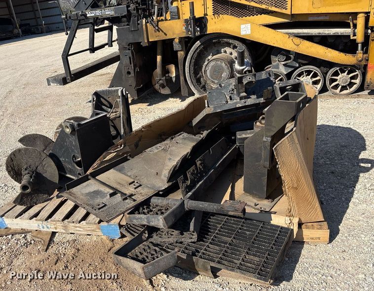 image for item OB9577 2004 Caterpillar AP-655C paver
