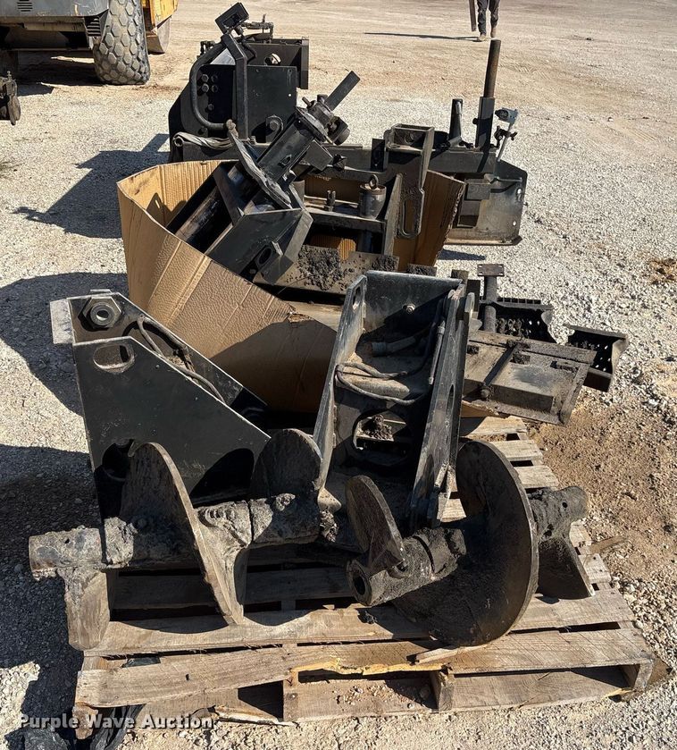 image for item OB9577 2004 Caterpillar AP-655C paver