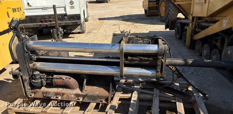 image for item OB9577 2004 Caterpillar AP-655C paver