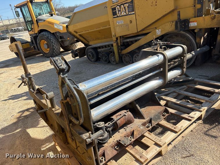 image for item OB9577 2004 Caterpillar AP-655C paver