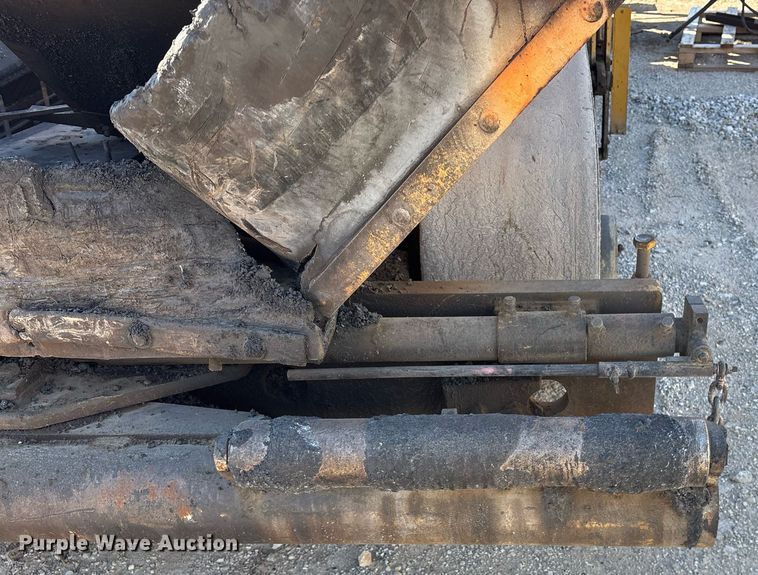 image for item OB9577 2004 Caterpillar AP-655C paver