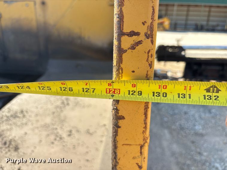 image for item OB9577 2004 Caterpillar AP-655C paver