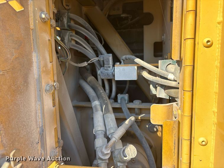 image for item OB9577 2004 Caterpillar AP-655C paver