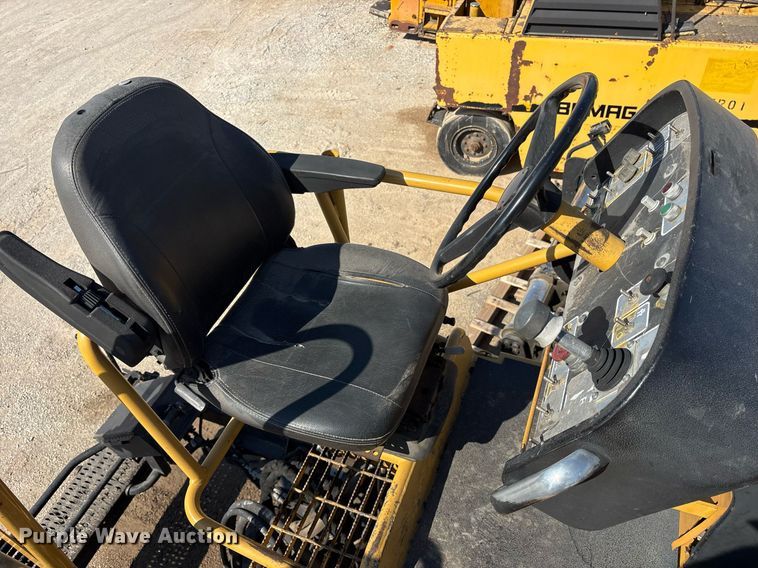 image for item OB9577 2004 Caterpillar AP-655C paver