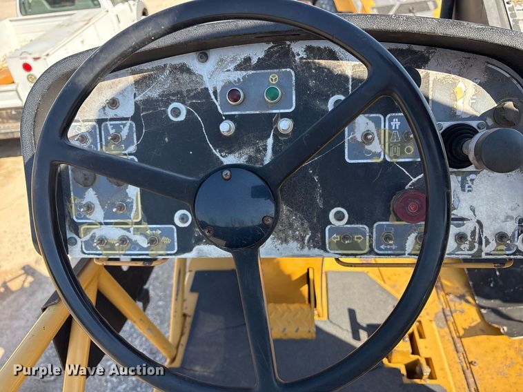 image for item OB9577 2004 Caterpillar AP-655C paver