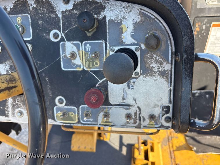 image for item OB9577 2004 Caterpillar AP-655C paver