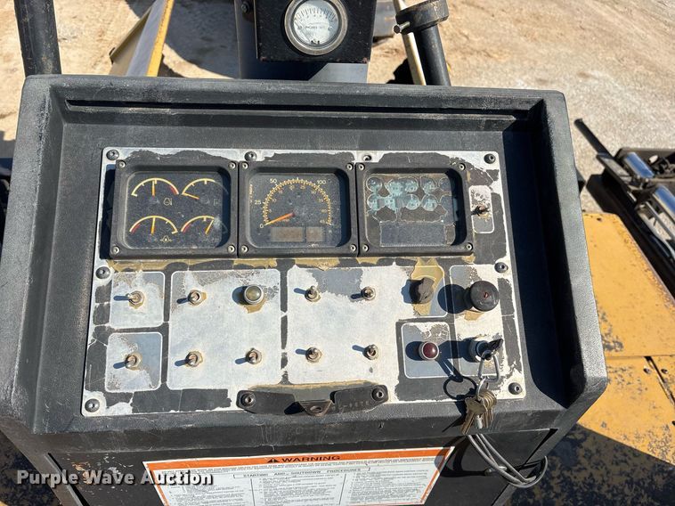 image for item OB9577 2004 Caterpillar AP-655C paver