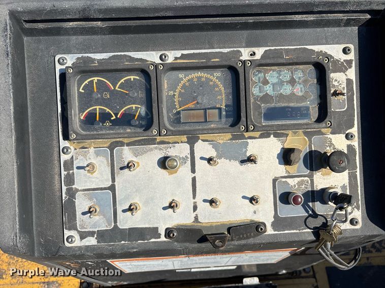 image for item OB9577 2004 Caterpillar AP-655C paver