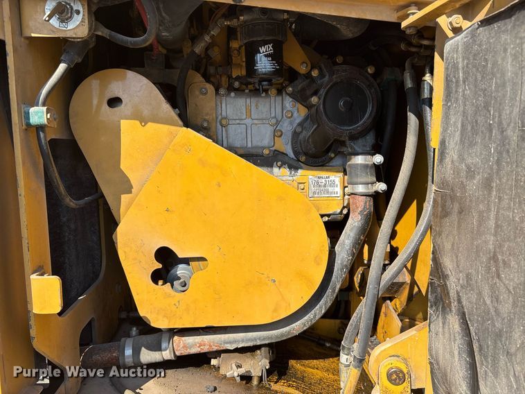 image for item OB9577 2004 Caterpillar AP-655C paver