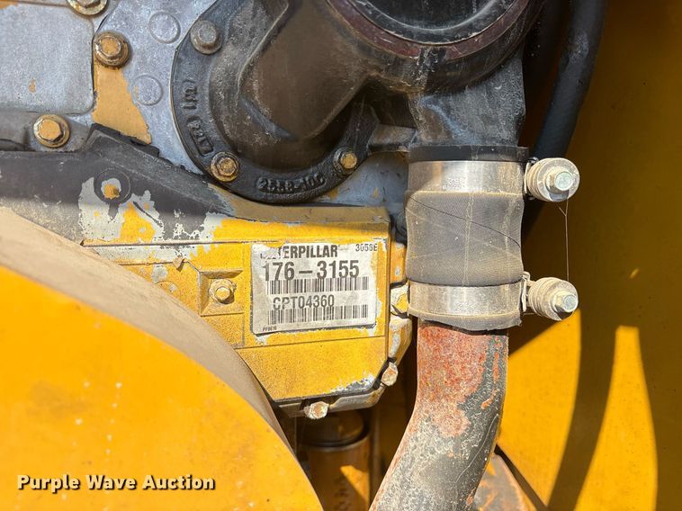 image for item OB9577 2004 Caterpillar AP-655C paver